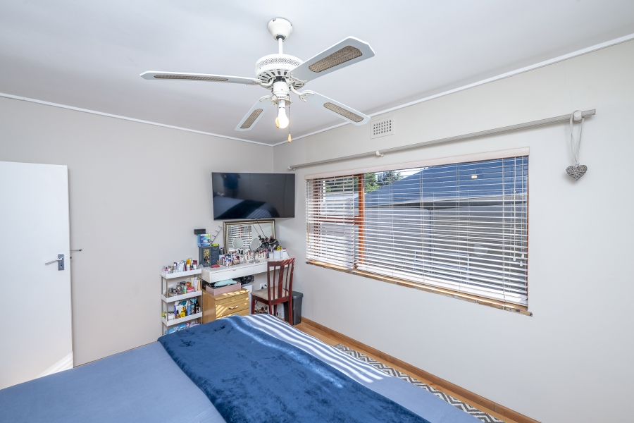 5 Bedroom Property for Sale in Kenridge Western Cape
